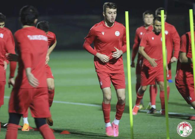 上海玄鸟VS香港金牛赛事前瞻中超比赛前瞻:武汉三镇vs上海上港预测分析(2024年06月25日) 上海玄鸟VS香港金牛赛事前瞻中超比赛前瞻:武汉三镇vs上海上港预测分析(2024年06月25日)